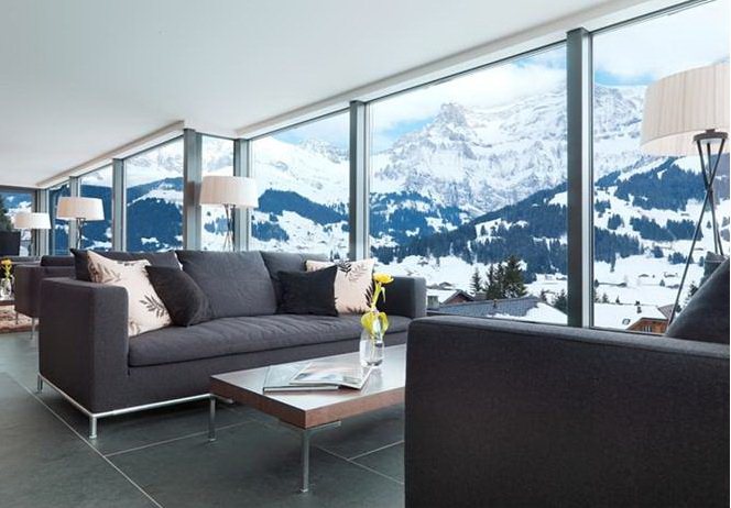 Khách sạn Cambrian tọa lạc tại thành phố Adelboden, hướng ra dãy Alps Thụy Sỹ. Vào thời điểm mùa đông, nơi đây luôn kín chỗ bởi dãy núi Alps phủ đầy tuyết trắng là khoảnh khắc các du khách muốn tận hưởng nhất.